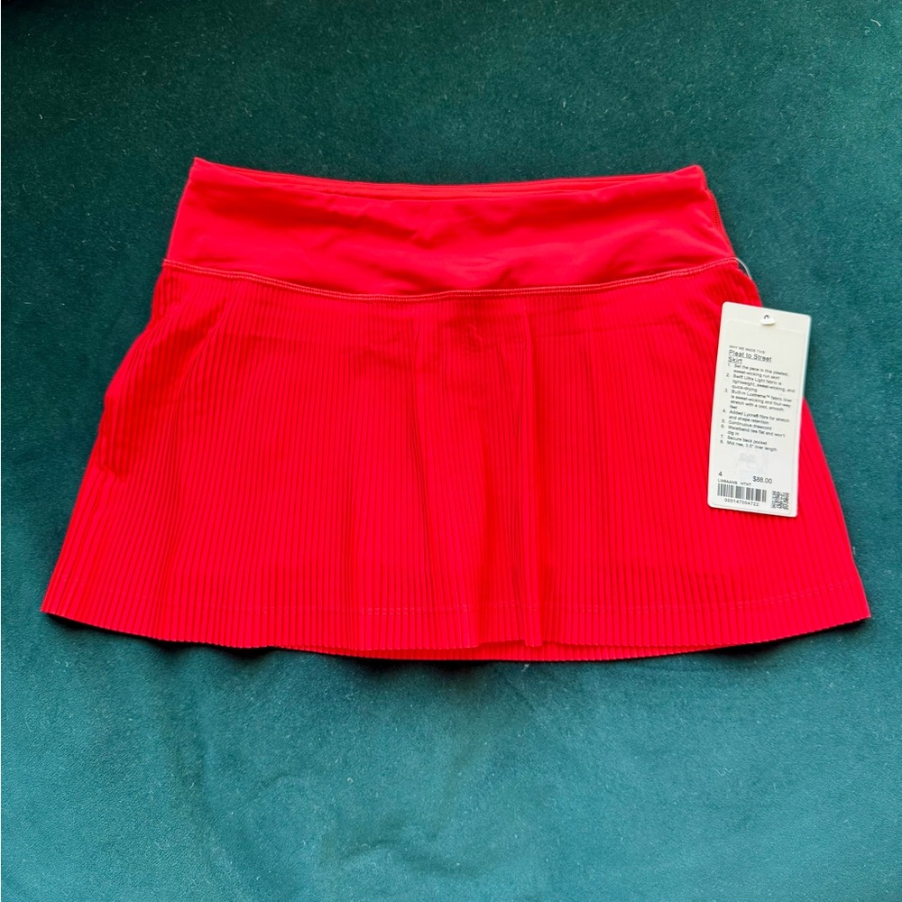 NWT Lululemon Pleat to Street skirt